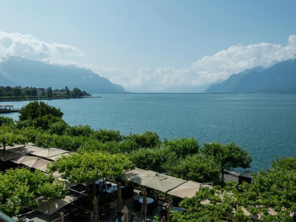 Hôtel Des Trois Couronnes & Spa - The Leading Hotels of the World : photo 7 de la chambre chambre double deluxe - vue sur lac