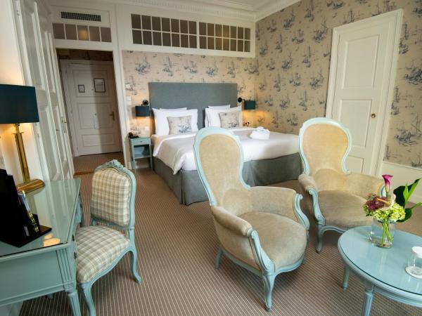 Hôtel Des Trois Couronnes & Spa - The Leading Hotels of the World : photo 2 de la chambre chambre double deluxe - vue sur lac