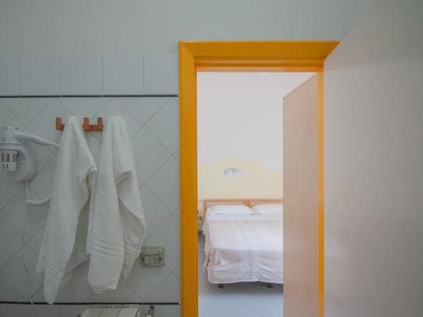 Hotel Villa Cecilia : photo 4 de la chambre chambre double ou lits jumeaux Économique