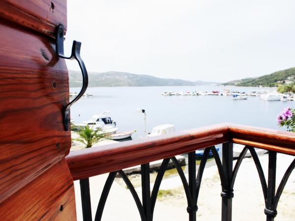 Villa Kula : photo 10 de la chambre chambre lits jumeaux avec balcon - vue sur mer