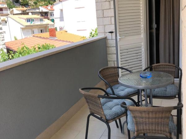 Omis - private Ensuite room with balcony - hotel style : photo 3 de la chambre chambre double deluxe avec balcon