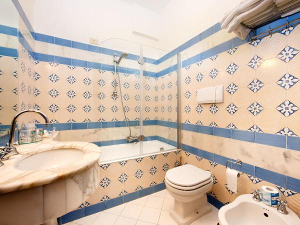 Johanna Park Hotel : photo 3 de la chambre chambre quadruple