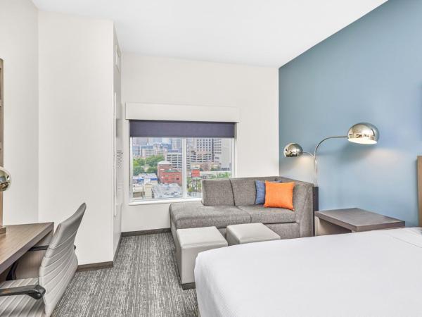 Hyatt House Houston Medical Center : photo 2 de la chambre cabinet de travail avec lit king-size