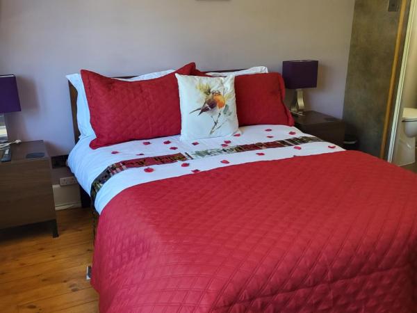 Little Robin Gate - Free Parking - Central - 10 min Walk to Train Station : photo 9 de la chambre chambre double avec salle de bains privative