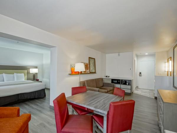 Country Inn & Suites by Radisson, New Orleans I-10 East, LA : photo 7 de la chambre suite 1 chambre lit king-size - non-fumeurs