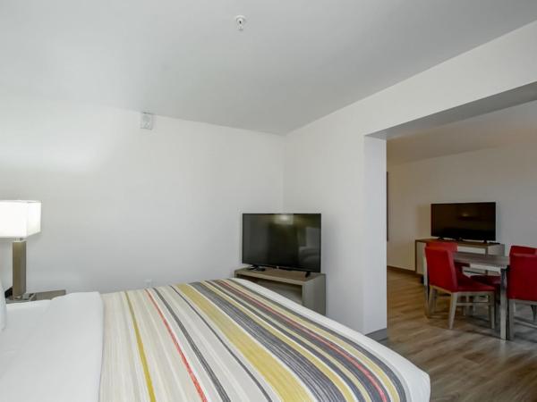 Country Inn & Suites by Radisson, New Orleans I-10 East, LA : photo 6 de la chambre suite 1 chambre lit king-size - non-fumeurs