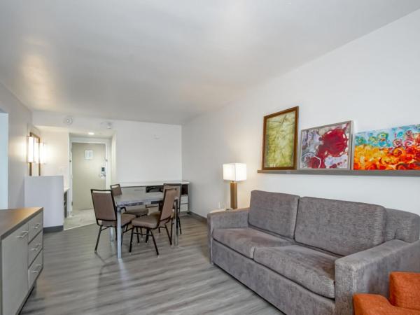 Country Inn & Suites by Radisson, New Orleans I-10 East, LA : photo 5 de la chambre suite 1 chambre lit king-size - non-fumeurs