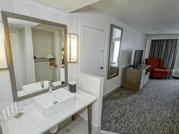 Country Inn & Suites by Radisson, New Orleans I-10 East, LA : photo 2 de la chambre chambre lit king-size - non-fumeurs