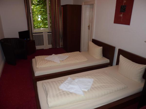 Hotel Pension Kima : photo 3 de la chambre chambre lits jumeaux