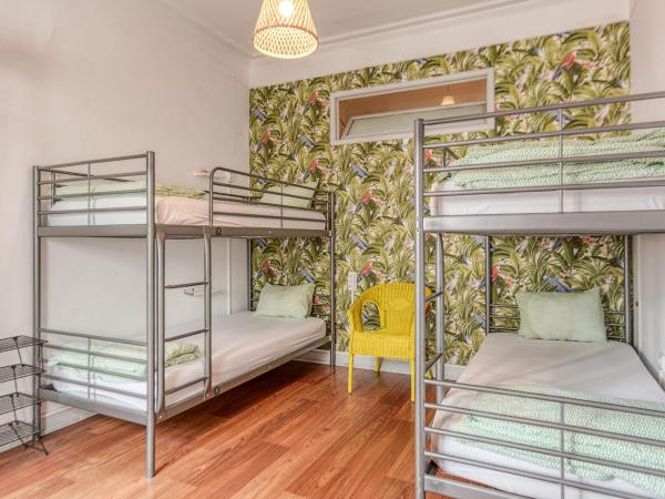 Travel & Live Porto Hostel : photo 2 de la chambre lit simple dans dortoir pour femmes