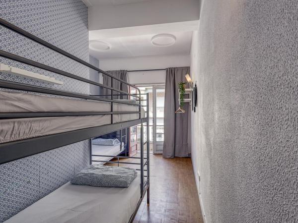 Travel & Live Porto Hostel : photo 4 de la chambre lit dans dortoir mixte de 8 lits