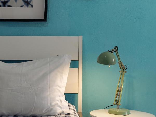 Travel & Live Porto Hostel : photo 5 de la chambre chambre double avec salle de bains commune