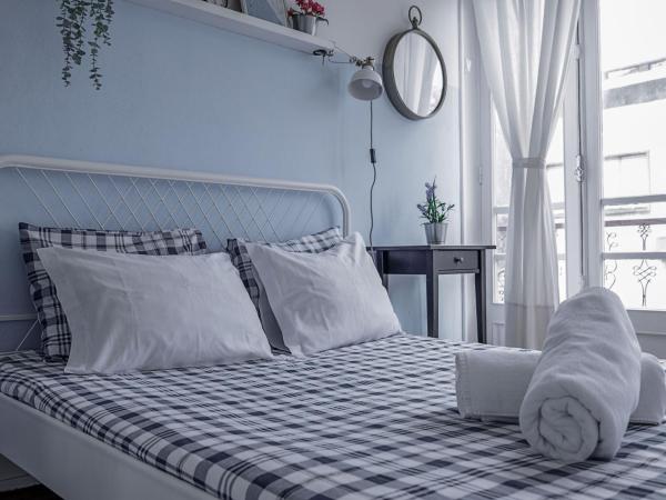 Travel & Live Porto Hostel : photo 5 de la chambre chambre double avec salle de bains commune