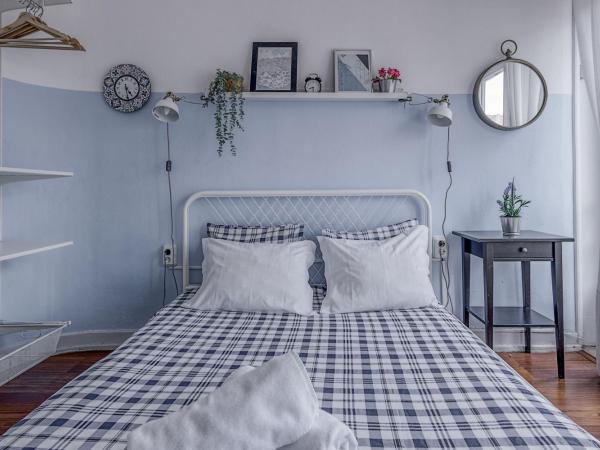 Travel & Live Porto Hostel : photo 3 de la chambre chambre double avec salle de bains commune