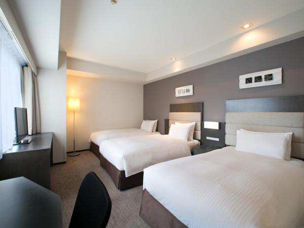 Holiday Inn Osaka Namba, an IHG Hotel : photo 2 de la chambre chambre lits jumeaux supérieure avec lit d'appoint - non-fumeurs