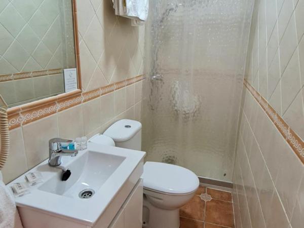 Hostal Canalejas : photo 9 de la chambre chambre double