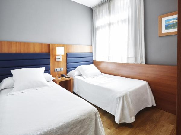 Barcelona Century Hotel : photo 4 de la chambre petite chambre lits jumeaux basique