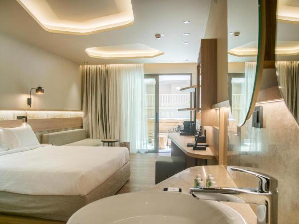 SENSEANA Sea Side Resort & Aquadventure : photo 5 de la chambre classic double room garden view with outdoor hot tub