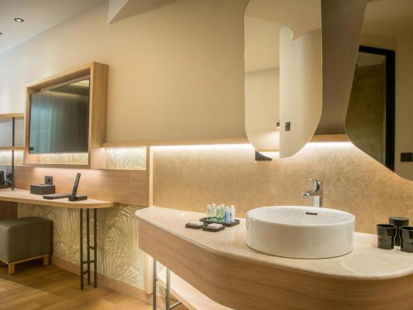 SENSEANA Sea Side Resort & Aquadventure : photo 9 de la chambre classic double room garden view with outdoor hot tub