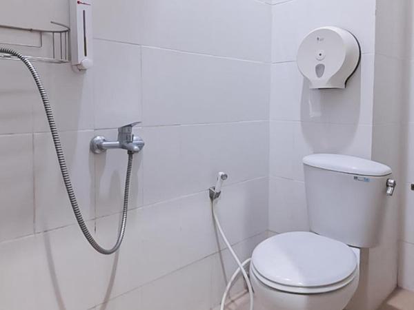 RedDoorz near Taman Flora Bratang Surabaya : photo 6 de la chambre chambre standard lit queen-size