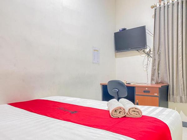RedDoorz near Taman Flora Bratang Surabaya : photo 2 de la chambre chambre standard lit queen-size