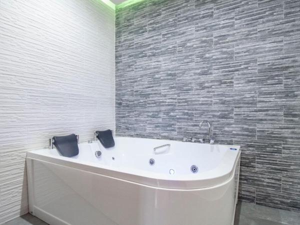 Royal Playa Suite and Apartament -private parking- : photo 9 de la chambre studio lit queen-size de luxe 
