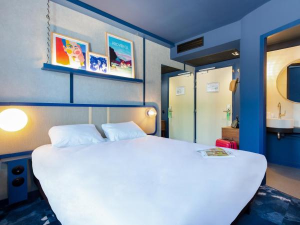 greet hotel Salon de Provence : photo 5 de la chambre chambre familiale pop - 4 personnes