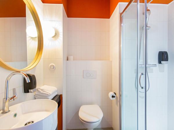 greet hotel Salon de Provence : photo 2 de la chambre chambre pop 2 lits simples