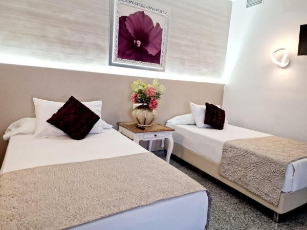 Hotel Plaza Del Castillo : photo 9 de la chambre suite junior familiale