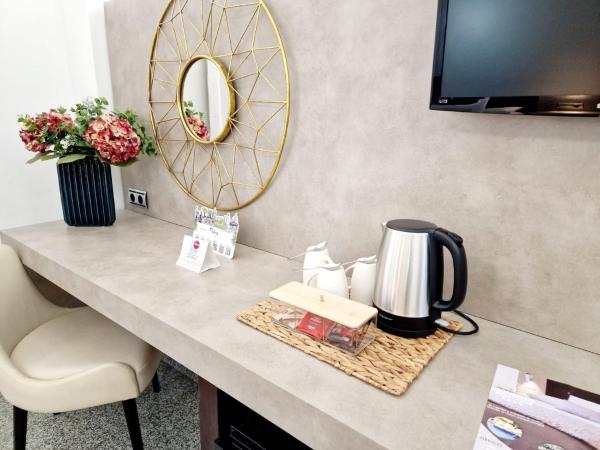 Hotel Plaza Del Castillo : photo 9 de la chambre chambre familiale