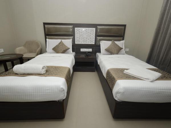Grand Courtyard Business Hotel : photo 2 de la chambre chambre double ou lits jumeaux avec salle de bains