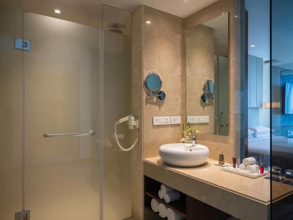 Renaissance Ahmedabad Hotel : photo 2 de la chambre superior room:1 king also with 20% discount on food&beverage 