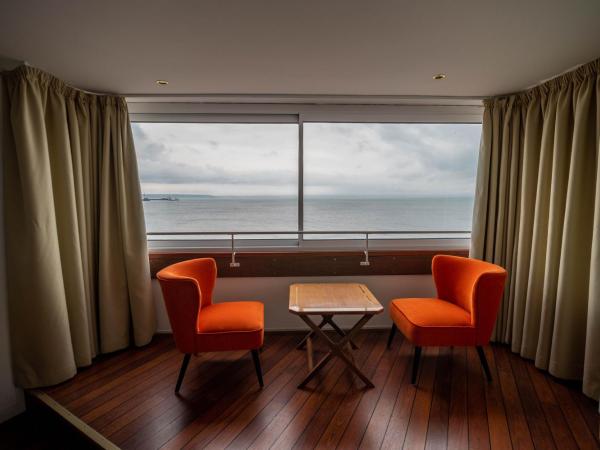 LOGIS HOTEL - La Petite Rade : photo 3 de la chambre chambre double confort - vue sur mer