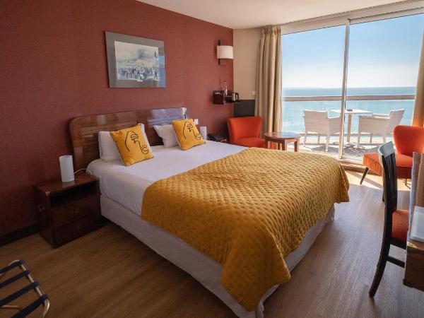 LOGIS HOTEL - La Petite Rade : photo 2 de la chambre chambre double confort avec balcon - vue sur mer