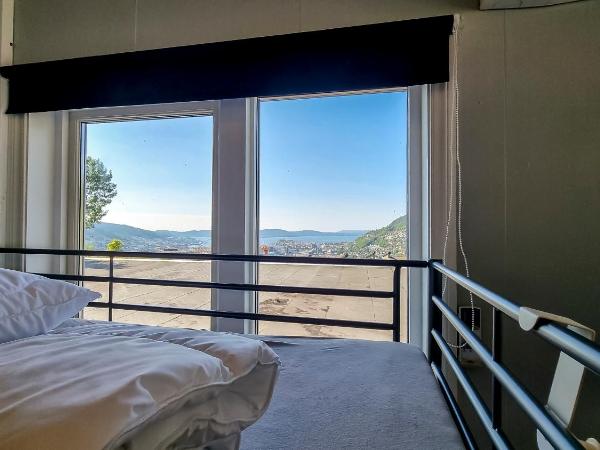 Bergen Hostel Montana : photo 2 de la chambre chambre familiale avec salle de bains commune