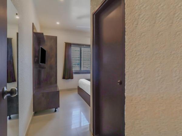 Capital O Hotel Royal Galaxy Finesse Near Phoenix Marketcity : photo 7 de la chambre chambre triple classique