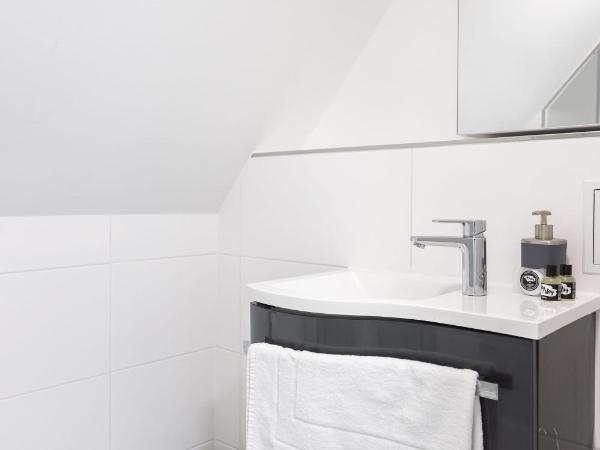 House by StayStay I 24 Hours Check-In : photo 10 de la chambre chambre double avec salle de bains commune