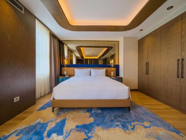 Radisson Hotel Istanbul Sultanahmet : photo 4 de la chambre suite avec balcon - vue sur mer - non-fumeurs