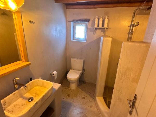 Rizes Mykonos - Folklore Farmstead : photo 2 de la chambre chambre double avec salle de bains privative