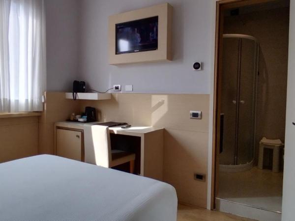 Hotel Ariston : photo 2 de la chambre petite chambre double