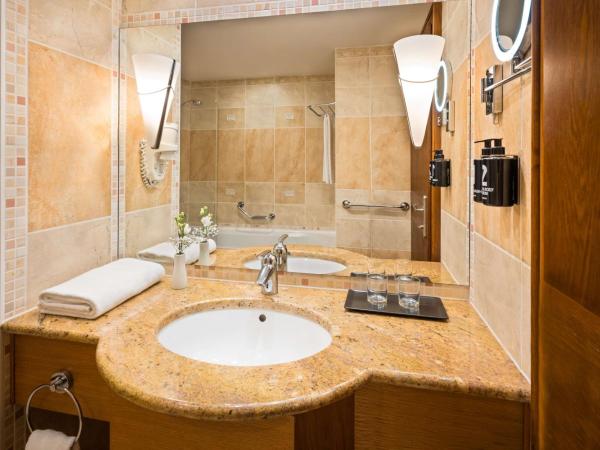 Lindner Hotel Prague Castle, part of JdV by Hyatt : photo 3 de la chambre chambre lit queen-size deluxe