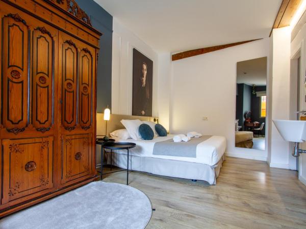 Les Monges Palace Boutique : photo 1 de la chambre chambre triple