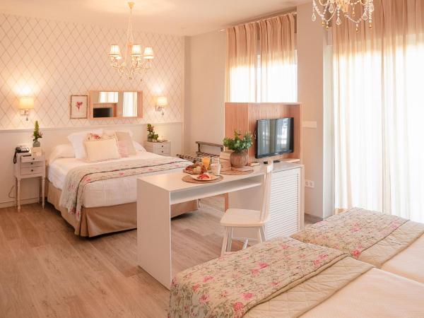 Hotel Los Ángeles Denia : photo 4 de la chambre chambre familiale deluxe
