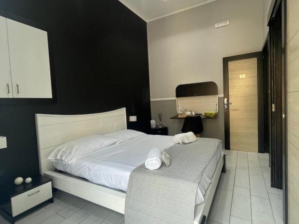 Parthenope Rooms : photo 4 de la chambre chambre double standard