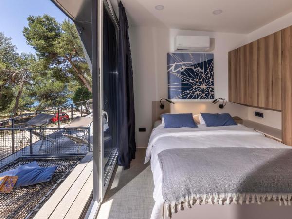 Porton Nature Hideouts : photo 9 de la chambre maison de vacances familiale 1 module avec piscine