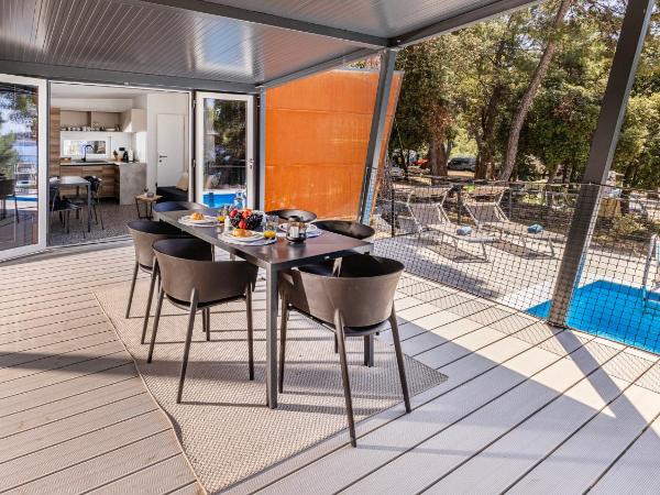 Porton Nature Hideouts : photo 6 de la chambre maison de vacances familiale 1 module avec piscine