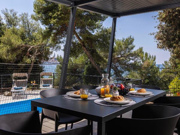 Porton Nature Hideouts : photo 4 de la chambre maison de vacances familiale 1 module avec piscine