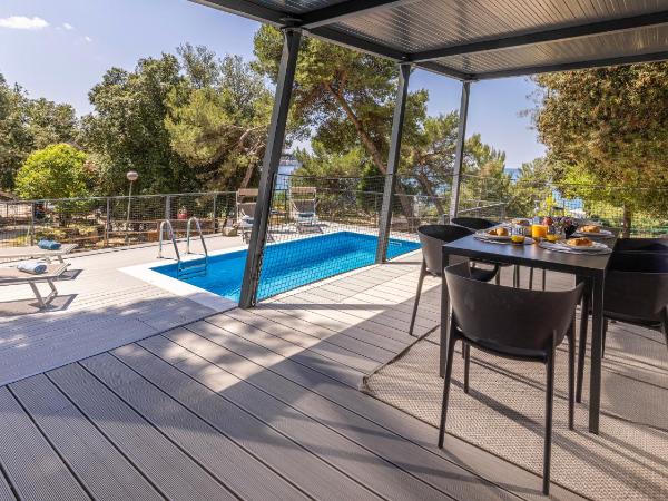 Porton Nature Hideouts : photo 8 de la chambre maison de vacances familiale 1 module avec piscine