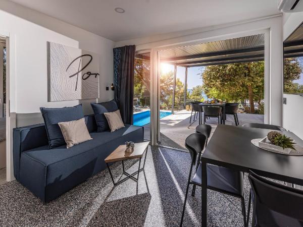 Porton Nature Hideouts : photo 2 de la chambre maison de vacances familiale 1 module avec piscine