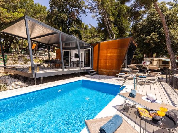 Porton Nature Hideouts : photo 1 de la chambre maison de vacances familiale 1 module avec piscine